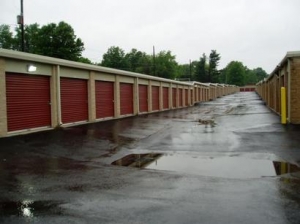 Uncle Bob's Self Storage - Florissant - 940 Shackelford Rd - Photo 4