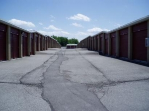 Uncle Bob's Self Storage - St Louis - 3535 Lemay Ferry Rd - Photo 4