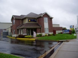 Uncle Bob's Self Storage - St Louis - 6557 Manchester Ave - Photo 1