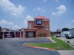 Uncle Bob's Self Storage - Arlington - 4320 Little Rd - Photo 1