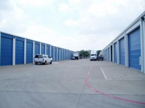 Uncle Bob's Self Storage - Dallas - 2305 Manana Dr - Photo 3
