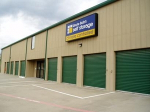 Uncle Bob's Self Storage - Dallas - 8555 Manderville Ln - Photo 3