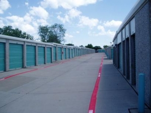 Uncle Bob's Self Storage - Garland - 3222 N Shiloh Rd - Photo 3