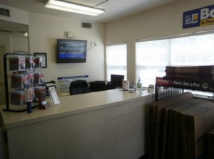 Uncle Bob's Self Storage - Houston - 8726 Long Point Rd - Photo 3