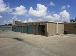 Uncle Bob's Self Storage - Houston - 8726 Long Point Rd - Photo 4