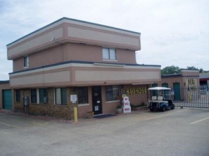 Uncle Bob's Self Storage - Garland - 4114 Broadway Blvd - Photo 3