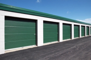 The Lock Up Storage Centers - Northbrook - Photo 4