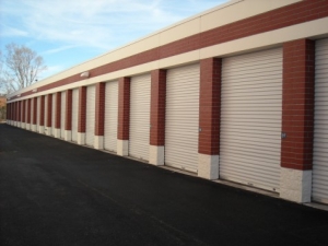The Lock Up Storage Centers - Willowbrook - Photo 2