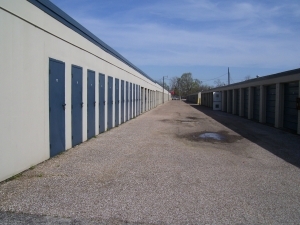 Watson & Taylor Self Storage - Baytown - Photo 1