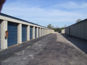 Watson & Taylor Self Storage - Baytown - Photo 5