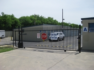 Watson & Taylor Self Storage - Zarzamora - photo 