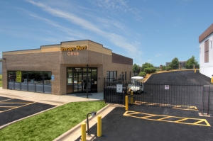 StorageMart - 95th & I-435 Picture of StorageMart - 95th & I-435