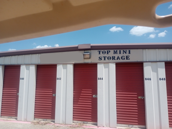 Facility photo: //images.sparefoot.com/medium/103078689a0a6cc80a0.jpg