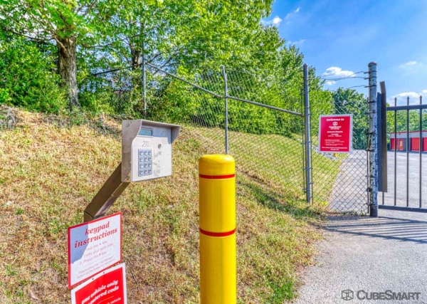 Facility photo: //images.sparefoot.com/medium/10453868835d687518a.jpg