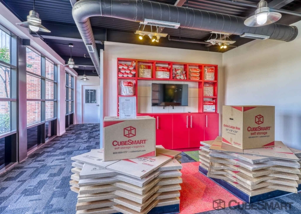 Storage Units at CubeSmart Self Storage - Houston - 1019 W Dallas St - 1019 W Dallas St