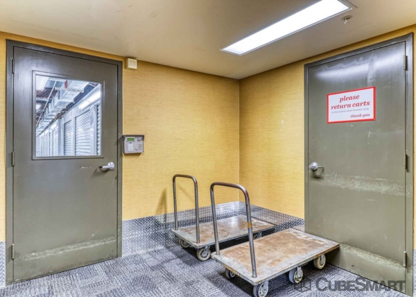 Storage Units at CubeSmart Self Storage - Houston - 1019 W Dallas St - 1019 W Dallas St