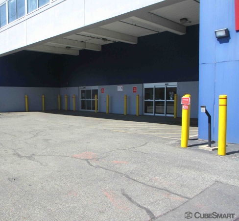 Storage Units at CubeSmart Self Storage - Brooklyn - 2990 Cropsey Ave - 2990 Cropsey Ave