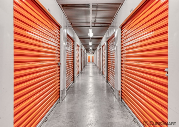 Facility photo: //images.sparefoot.com/medium/104558689ee1b7a8269.jpg