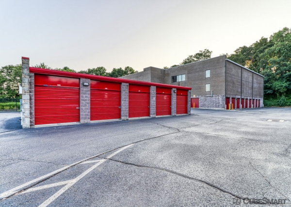 Facility photo: //images.sparefoot.com/medium/10455868a032eda610d.jpg