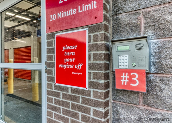 Facility photo: //images.sparefoot.com/medium/10455868a032efe72ad.jpg