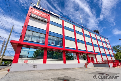 Facility photo: //images.sparefoot.com/medium/10455868a57c9d57312.jpg