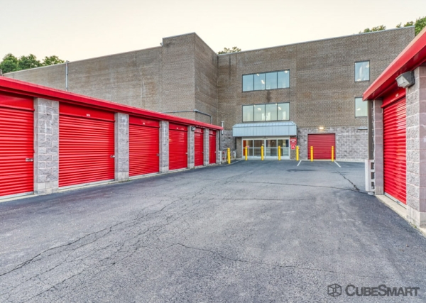 Facility photo: //images.sparefoot.com/medium/104559691ecb35176a8.jpg