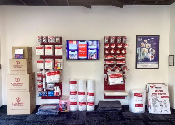 Facility photo: //images.sparefoot.com/medium/104560686f64e432fad.jpg