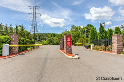 Facility photo: //images.sparefoot.com/medium/104560686f64e53dbbc.jpg