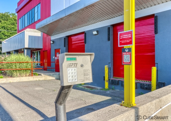 Facility photo: //images.sparefoot.com/medium/1045606943b15513758.jpg