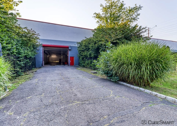 Facility photo: //images.sparefoot.com/medium/1045606971d869c0ab0.jpg