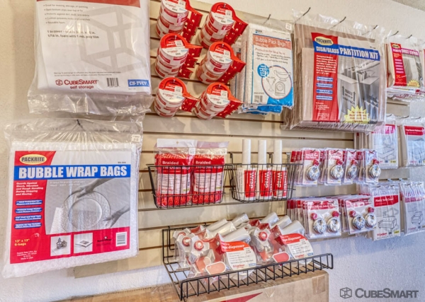 Facility photo: //images.sparefoot.com/medium/1045666939257550f16.jpg