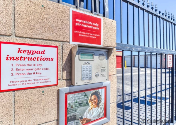 Facility photo: //images.sparefoot.com/medium/10456669e084b1b93ba.jpg