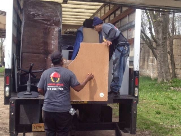 Storage Units at Aaron Bros Self Storage - 4034 S Michigan Ave