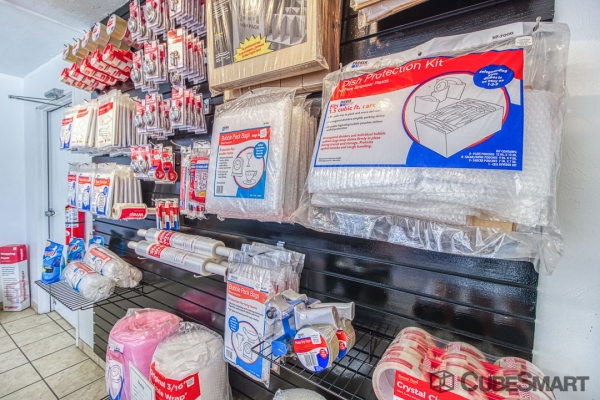 Facility photo: //images.sparefoot.com/medium/10477668e75b18d5b54.jpg