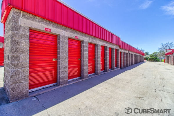Facility photo: //images.sparefoot.com/medium/10477669fc3537063ca.jpg