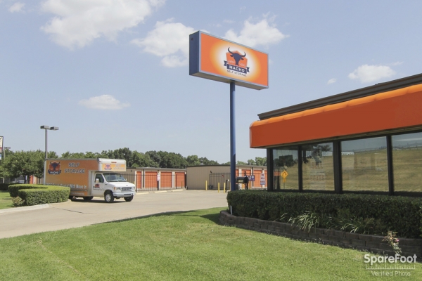 Storage Units at Macho Self Storage - Dallas - 1750 W Northwest Hwy