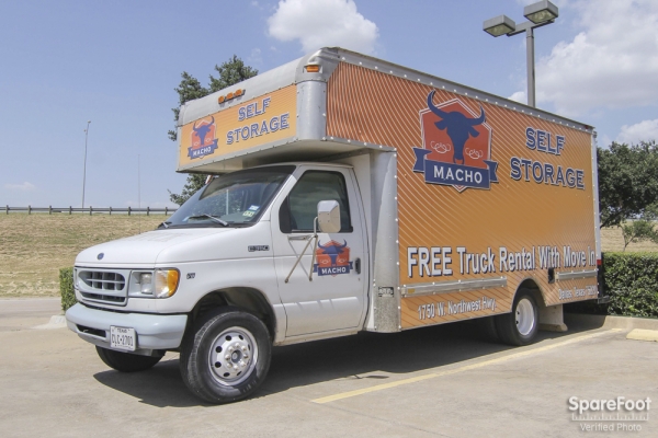 Storage Units at Macho Self Storage - Dallas - 1750 W Northwest Hwy