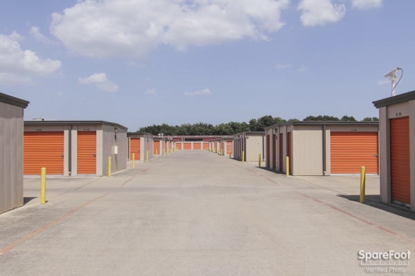 Storage Units at Macho Self Storage - Dallas - 1750 W Northwest Hwy