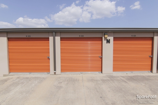 Storage Units at Macho Self Storage - Dallas - 1750 W Northwest Hwy