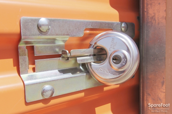 Storage Units at Macho Self Storage - Dallas - 1750 W Northwest Hwy