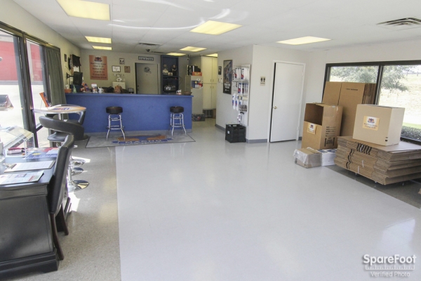 Storage Units at Macho Self Storage - Dallas - 1750 W Northwest Hwy