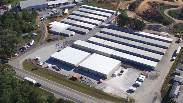 Facility photo: //images.sparefoot.com/medium/1048515a9592f30269e.jpg