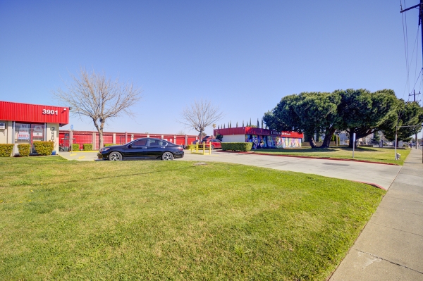 Storage Units at Security Public Storage - 3901 Fruitridge Rd