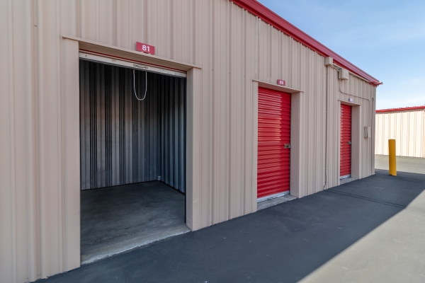 Facility photo: //images.sparefoot.com/medium/1051776932133329e98.jpg