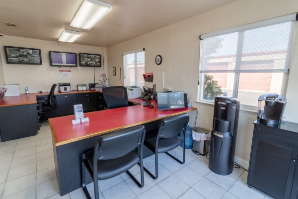 Facility photo: //images.sparefoot.com/medium/105177693213f5b01f8.jpg