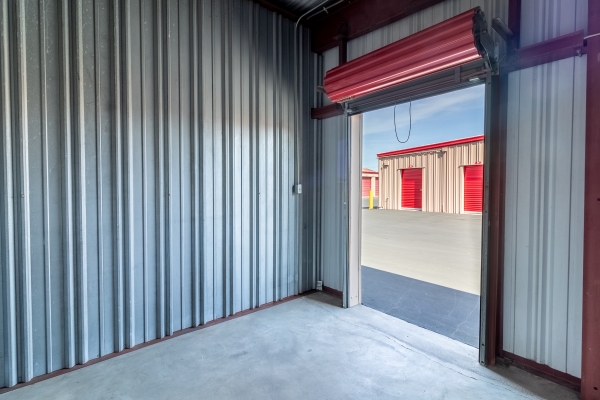 Facility photo: //images.sparefoot.com/medium/1051776932144060625.jpg