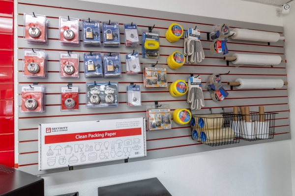 Facility photo: //images.sparefoot.com/medium/1051786895264305dec.jpg