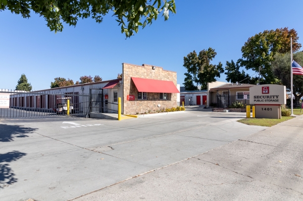 Facility photo: //images.sparefoot.com/medium/1051786895269bc5751.jpg