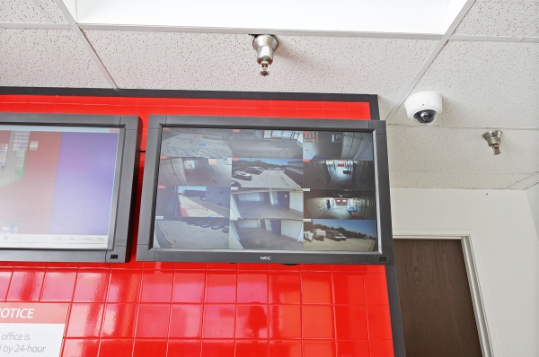 Facility photo: //images.sparefoot.com/medium/105184692772a534438.jpg