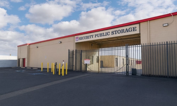 Facility photo: //images.sparefoot.com/medium/105185692f4bad010e2.jpg